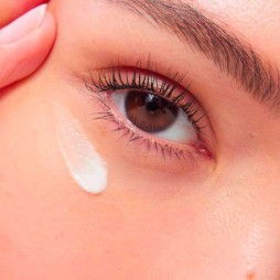 Clarins total eye lift contour des yeux anti-âge au rétinol naturel