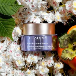 Clarins nutri lumière revive crème jour embellissante revitalisante anti-âge